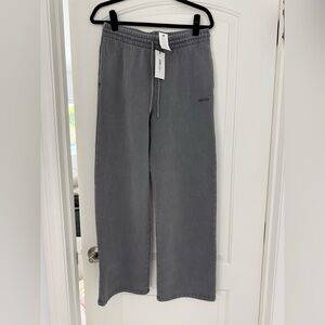 NWT Aritzia Cozy Sweatfleece Boyfriend Wide Sweatpant lived in dark grey